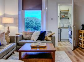 The Fullarton - Coorie Doon Stays, hotel in Troon