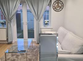 Entire Two bedroom Rays Lodge, hotel in Middlesbrough