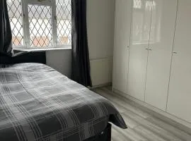 The Peacock House 7 mins from Luton airport