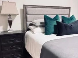Deluxe Master Queen Bedroom Private Bathroom in Vancouver West