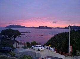 Geumodo Joy Joy Pension, hotel v destinaci Josu