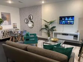 Downtown Houston Gem Stylish, Central & Self Check-In