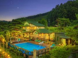 Tasha's Garden Pet friendly pension, hotel v destinaci Hongcheon