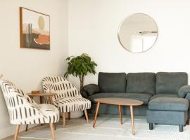 Next Getaway Home-3 Rooms, 4 Bed, 2 Bath, Backyard、メサのホテル