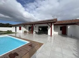 Cambo-les-Bains : Maison 3 Pièces, Piscine Privée, Internet, Parking - FR-1-495-148