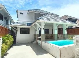 Merry house บ้านพักริมหาดบางแสน