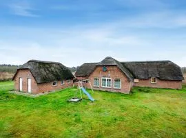 Large 18-Person Pool House With Activity Room, Built In 2011,