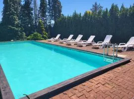 Dom lub apartamenty z widokiem na góry Wichrowe Wzgórza z basenem Brenna