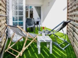 Residence du Centre Joli studio rénové avec coin nuit terrasse et parking privé