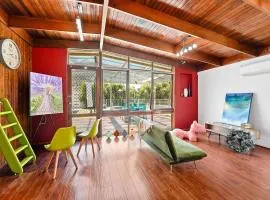 Prime Glen Huntly Beauty - 4BR Family Home w pool
