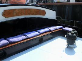 Zeilschip Antonia, allotjament en vaixell a Groningen