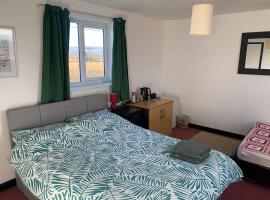 1 Bedroom annex, private bathroom, peaceful area, hotel v destinaci Claypits
