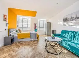 Central Modern Studio Apartment