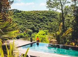 "Les Hauts du Marquet" - Meublé de tourisme 5 Etoiles - Gîte de groupe 15 Personnes en Cévennes - Piscine à débordement - Balnéo - Sauna - Nature