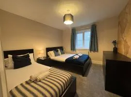 Badgers House - 6 Bedrooms, Sleeps 14, Parking, Wifi