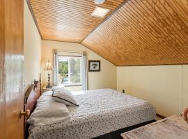 Serenity Beach, just steps from the beautiful shores of Lake Michigan, ξενοδοχείο σε West Olive