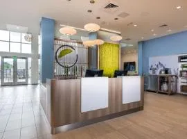 Element Charleston Airport