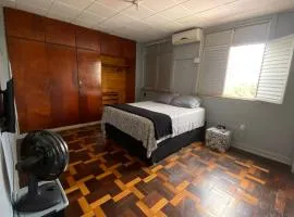 Quartos confortáveis em apartamento prox pç da República