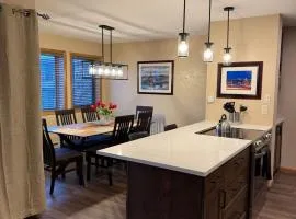 Cozy 2BDR with Stunning Location Near Town and Lifts