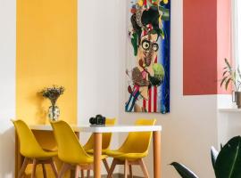 Ultracentral cozy art apartment, hotel en Bacău