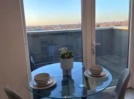 Beautiful 1 Bd Top floor Terraced Apartment