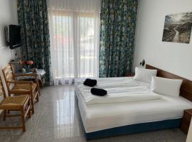 im MITanond schlafen - das Ferienhaus am Keutschachersee, hotel na may jacuzzi sa Plaschischen
