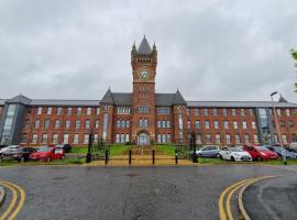 Birch Hill Clock Tower, golf hotel in Rochdale