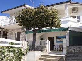 Apartments and Rooms Florijan, מלון בקלק