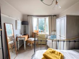 The High Street, Ardingly, West Sussex, self catering accommodation in Ardingly