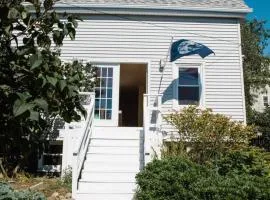 A Peaceful Oasis on Munjoy Hill - 4br2ba House & Parking