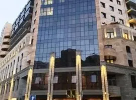 Vibrant Modern Apartment with Balcony , Middle Of City Center
