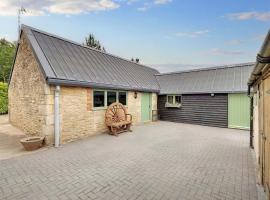 The Rookery 2 bedroom barn, hot tub, dog friendly, hotel di Minety