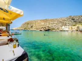 40sec walk to Xlendi Beach - Fully Air Con & Heated Brand New Central Apartment