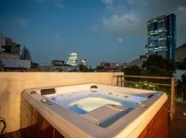 Luxury House with Terraces and Jacuzzi