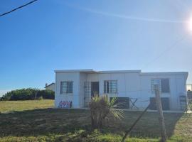 Casa a 50 metros de la playa PuntaNegra, hotel i Punta Colorada