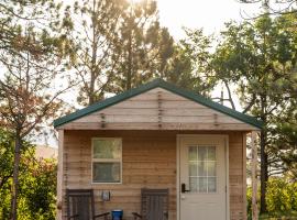 Black Hills Station, &xi;&epsilon;&nu;&omicron;&delta;&omicron;&chi;&epsilon;ί&omicron; &mu;&epsilon; &gamma;&kappa;&omicron;&lambda;&phi; &sigma;&epsilon; Piedmont