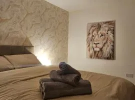 Luxe 2 Bed Apartment