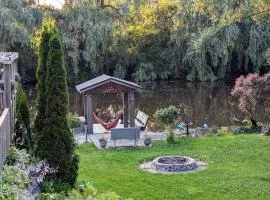 Niagara Creekside B&B - Waterfront suite