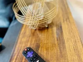 NYC 2 Bed America Dream Mall Train Station