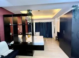 Newly Renovated Greenbelt Home with Balcony ParkView