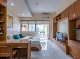 Relax & WFH in Vibrant & Cozy Greenbelt Condo with Pool