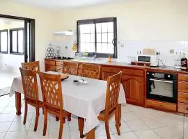 Superbe appartement à Petite Île avec vue mer et montagne.