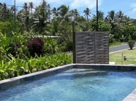 Mara'ai le spot Tubuai Chambre triple Taahueia Deluxe SDB privée avec piscine