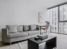 Blueground The Loop pool AC nr park CHI-1188