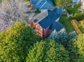 Dream Home Getaway Near Kingston, hotel in Bath