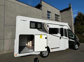 Wypożyczalnia Kamper&oacute;w Lubelskie ! Wąski i kompaktowy Benimar Yrteo 861, campingplads i Kępa Solecka