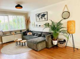 Spacious and Cozy House with Affordable Parking, hotel v destinaci Amsterdam