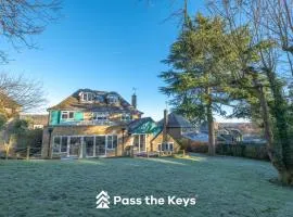 Spacious, Modern Family Home I Pass the Keys