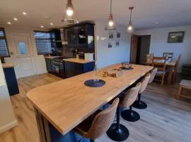 Certa Cito Exceptionally Large 4 Bedroom Bungalow and Garden Near The Beach
