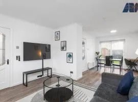 Modern 3 Bed Home in Bathgate with Garden